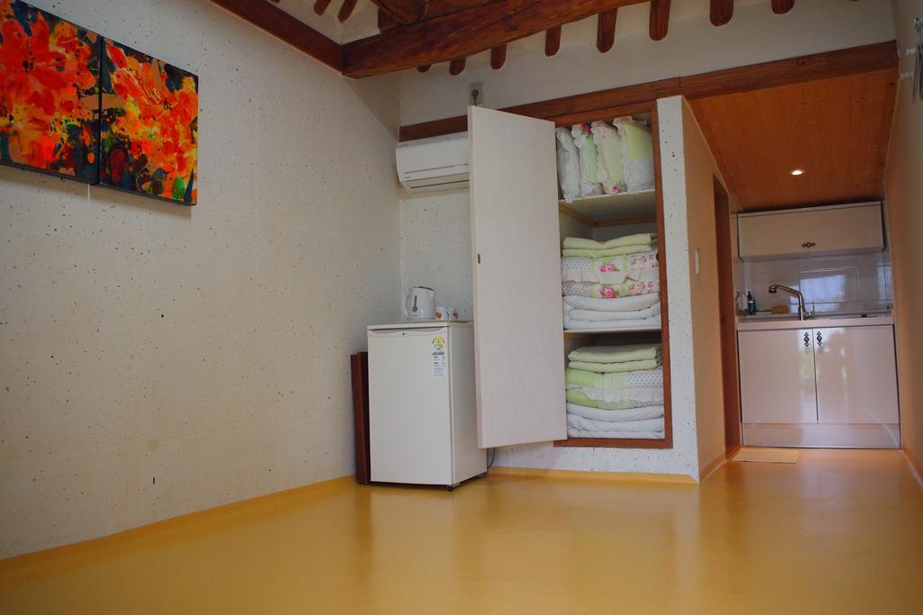 Floral Space Hanok Guesthouse Gyeongju Exterior photo