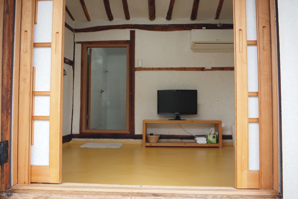 Floral Space Hanok Guesthouse Gyeongju Exterior photo