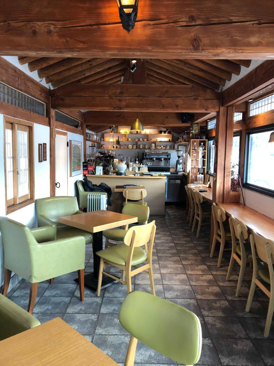 Floral Space Hanok Guesthouse Gyeongju Exterior photo