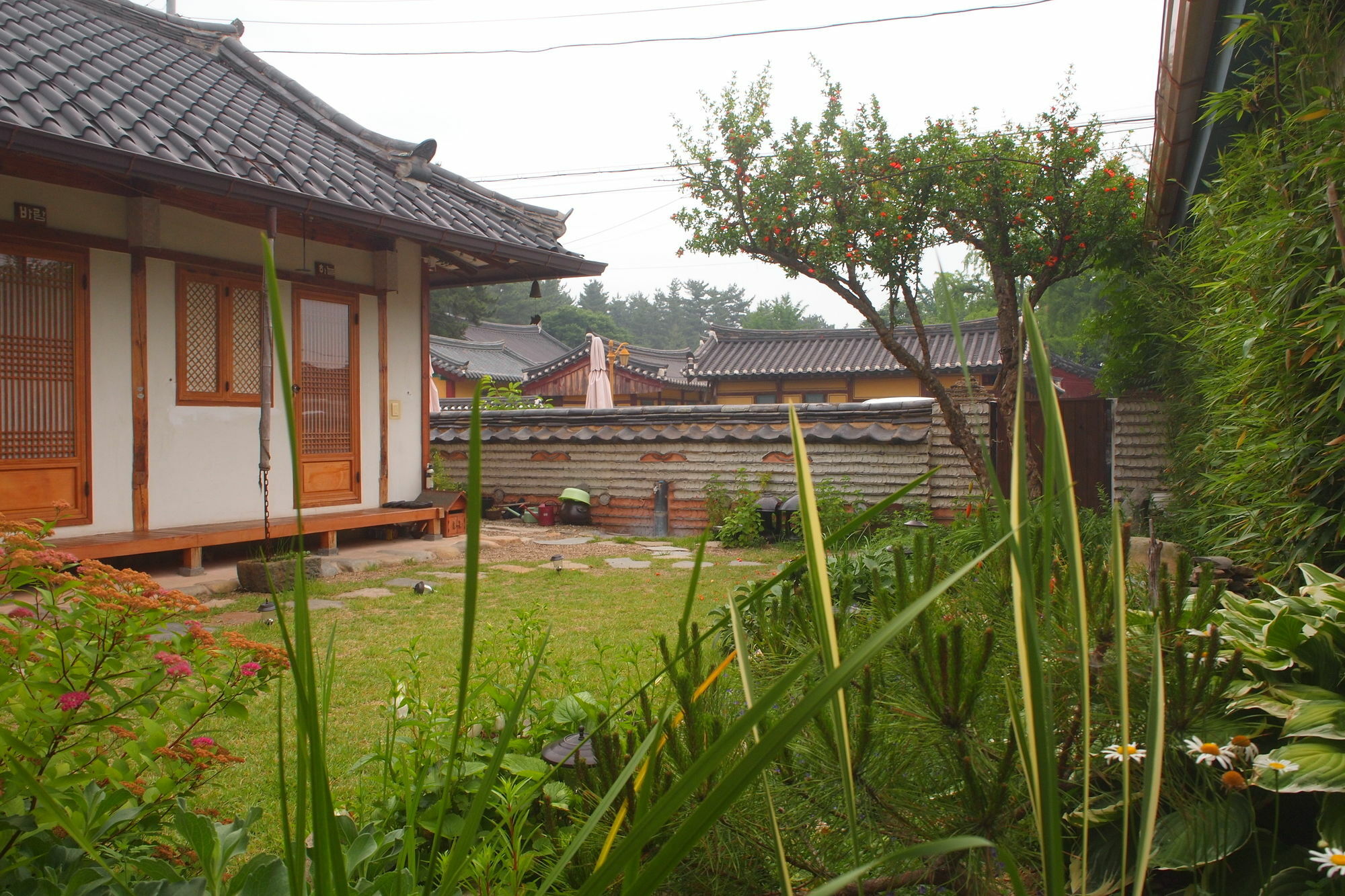Floral Space Hanok Guesthouse Gyeongju Exterior photo