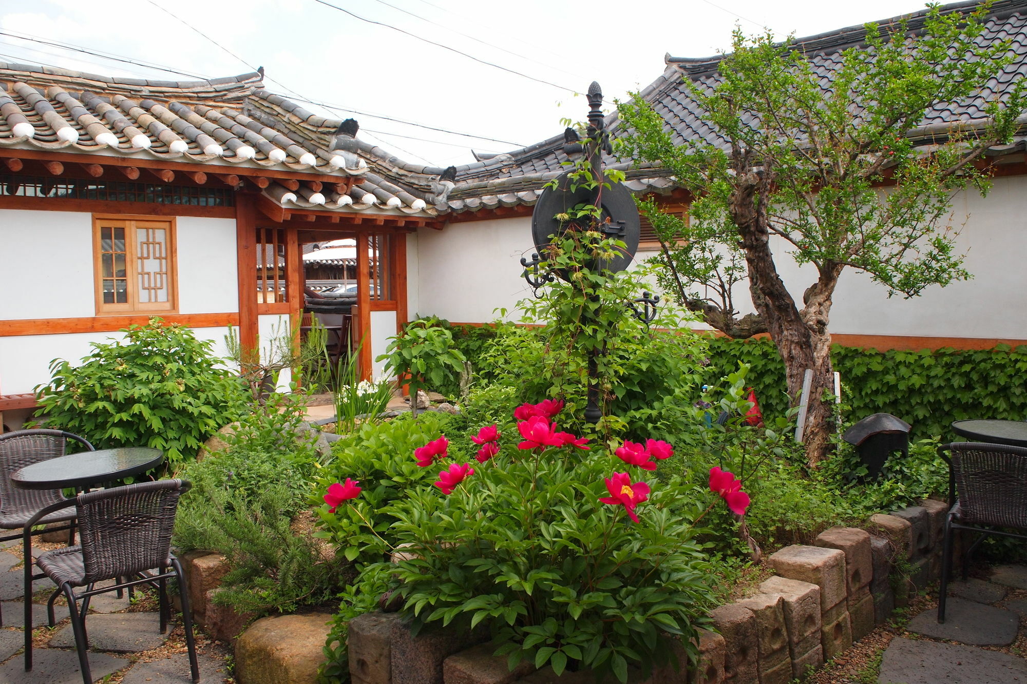 Floral Space Hanok Guesthouse Gyeongju Exterior photo